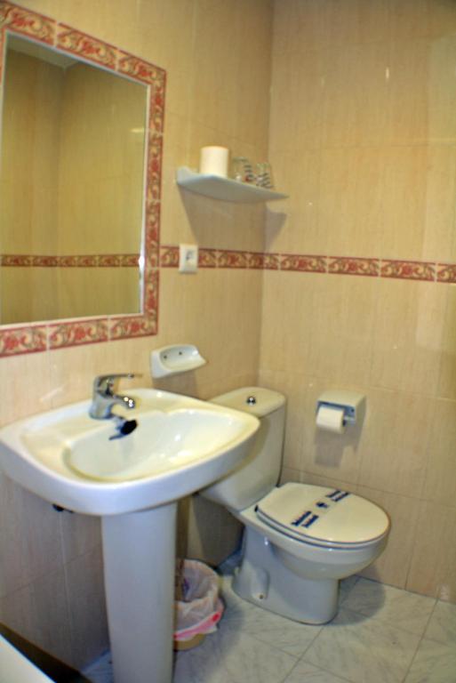 Hostal Carlos I La Línea de la Concepción Pokój zdjęcie